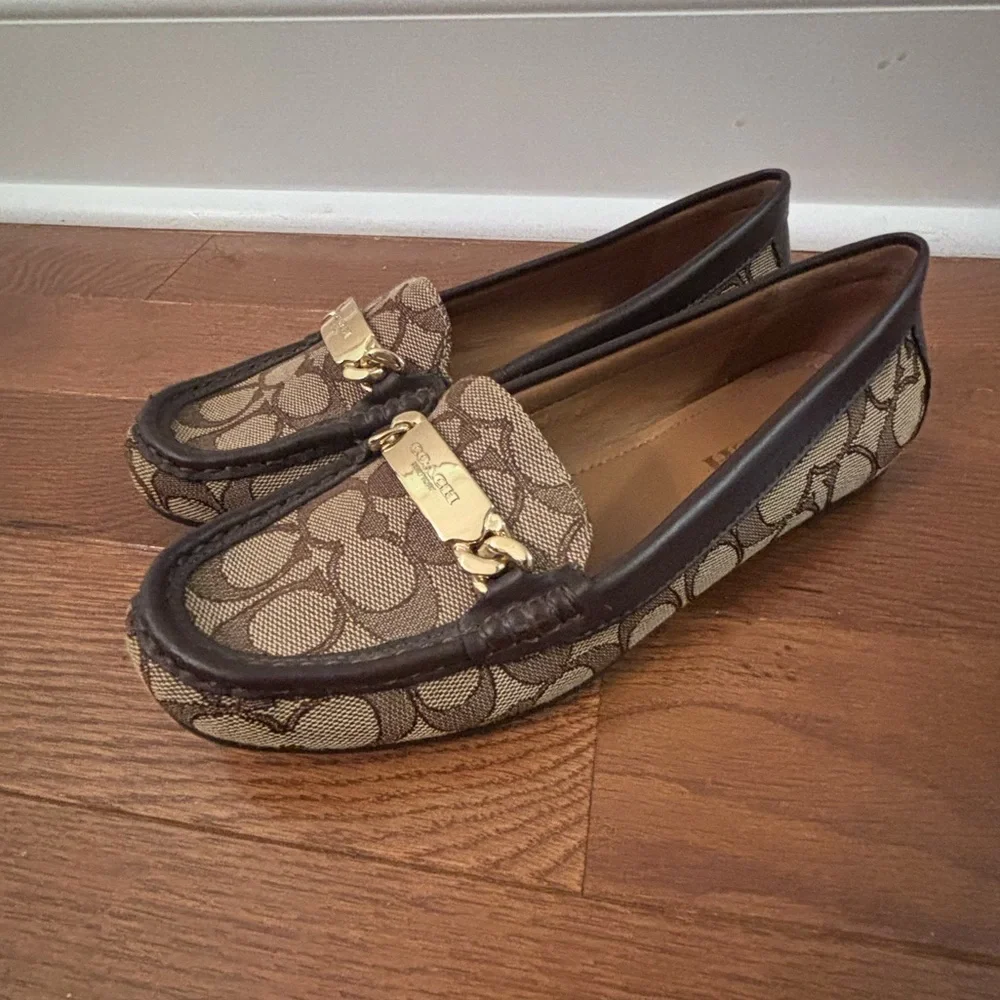Coach Olive Signature Canvas Loafers Brown Gold Chain Size 7.5B